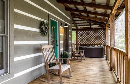 Townsend House | Escape to Relaxation with Dog Frienly & Hot Tub