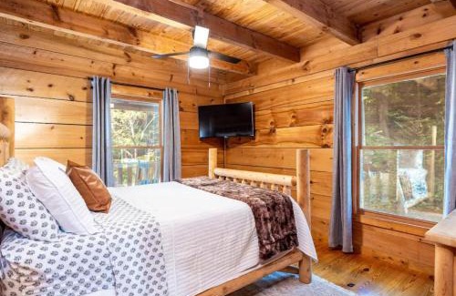 Townsend House | Escape to Relaxation with Dog Frienly & Hot Tub