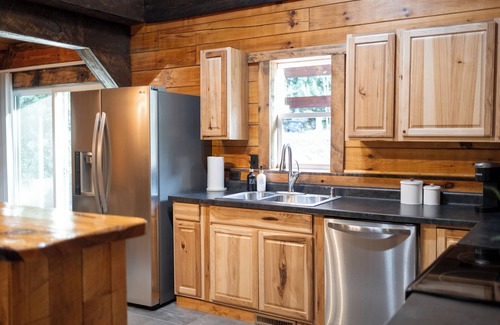 Logan Cabin | Escape to Sage Creek Cabin: 5 Acres + Privacy + Hot Tub + Fire Pit