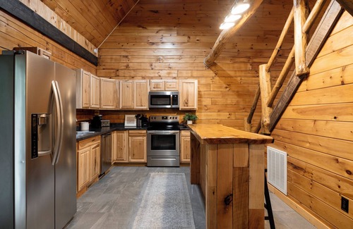 Logan Cabin | Escape to Sage Creek Cabin: 5 Acres + Privacy + Hot Tub + Fire Pit