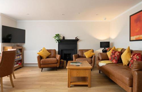 Longcroft Apartment | Escape to Serene Georgian Estate, near Edinburgh