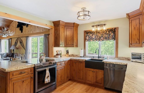 Brownfield Cabin | Escape to Serene Tranquility: Unwind in a Charming Retreat in Brownfield, Maine