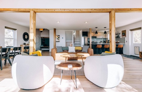 Pine Cove House | Escape to Tranquility: Views & Modern Amenities