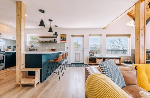 Pine Cove House | Escape to Tranquility: Views & Modern Amenities