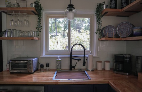Putnam Valley House | Escape to the lake! 3BR 2 Bath Lake House, 1 Hour North of NYC!