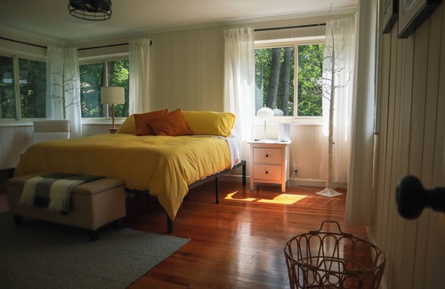 Putnam Valley House | Escape to the lake! 3BR 2 Bath Lake House, 1 Hour North of NYC!