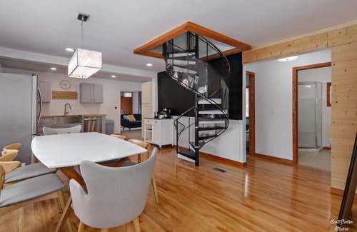Como House | Escape to the Lake! Walk to water & local dining!