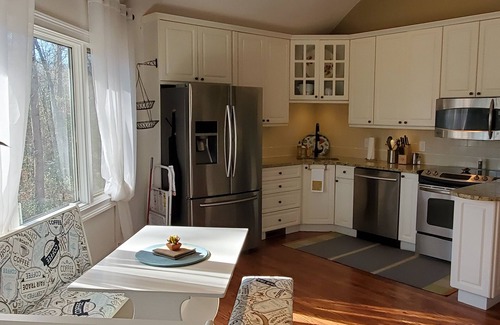 Lavonia House | Escape to the lake!