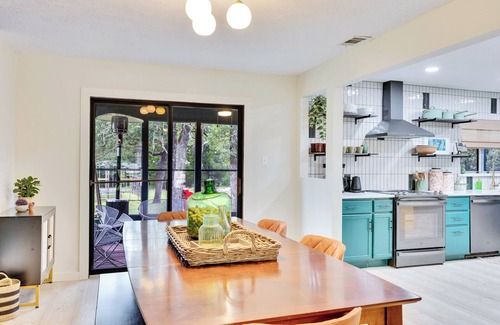 Elgin House | Escape to this beautifully remodeled farmhouse on private, open green space.
