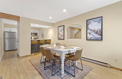 Stratton Mountain Condo | Escape to This Mountain Retreat Near Hiking Trails, Pools, and Golf Courses