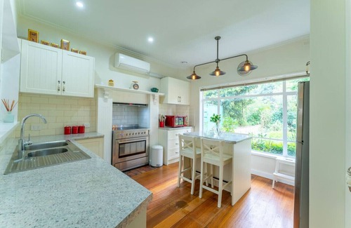 Warburton House | Escape to Yarra Donna Cottage