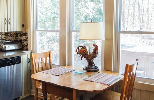 New Richmond Cottage | Escape to your cozy 2-bedroom cottage near Lake Michigan