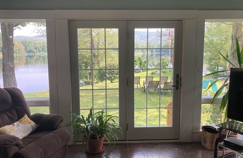 Wingdale House | Escape to your private lakeside estate! Family & dog friendly, wildlife viewing!