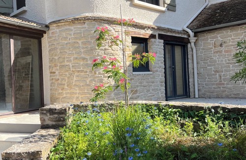 Beaune House | Escoffier Verde - Family haven of peace with swimming pool and nature views in Beaune