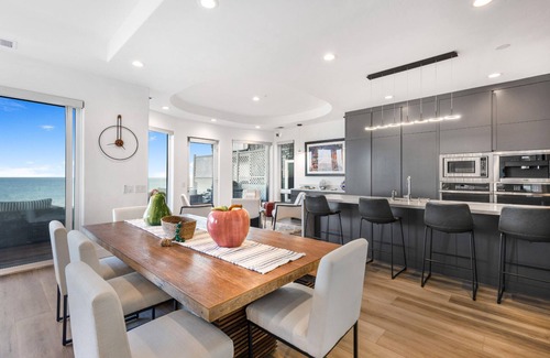 Los Angeles County Villa | Escondido Escape - Modern Tri-level Mediterranean Beachfront Home