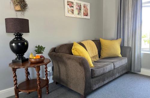 Claremont Apartment | Esme Road - WE HAVE NO LOADSHEDDING!