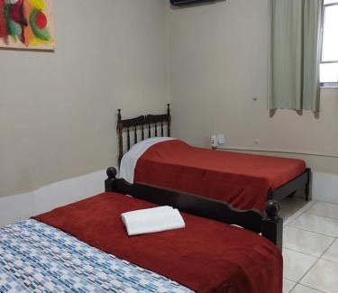 Centro House | Espaço básico e funcional, com 2 ambientes, sem fogão, Zona Nobre, estacionamento coberto