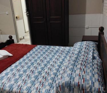 Centro House | Espaço básico e funcional, com 2 ambientes, sem fogão, Zona Nobre, estacionamento coberto