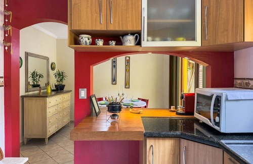 Carapicuiba House | Espaço gourmet e home-office na Granja Viana