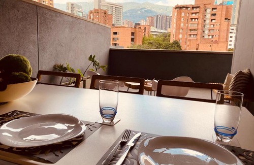 La Aguacatala Apartment | Espacioso Apartamento, bonito balcón, excelente ubicación