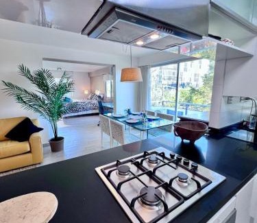 Apoquindo Apartment | Espacioso y luminoso Depto