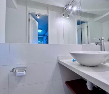 Apoquindo Apartment | Espacioso y luminoso Depto