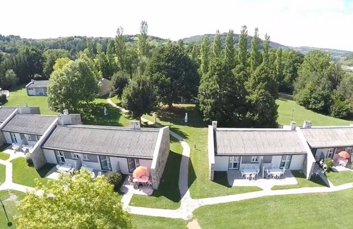 Espalion Apartment | Espalion, pleasant accommodation 5 people, heated swimming pool, ideal for families