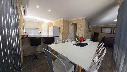 Esperance House | Esperance Break Away