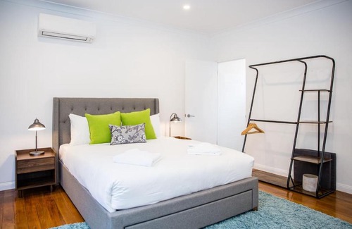 Ashfield Apartment | Esperanza Gardens - A Stylish Victorian Studio