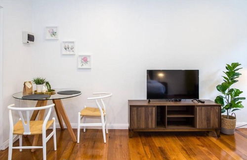 Ashfield Apartment | Esperanza Gardens - A Stylish Victorian Studio