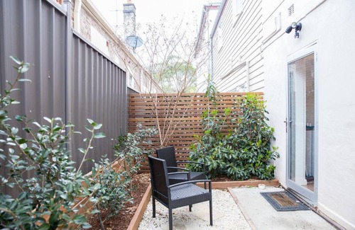 Ashfield Apartment | Esperanza Gardens - A Stylish Victorian Studio
