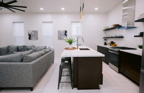 Seventh Ward Apartment | Esplanade Magic 2