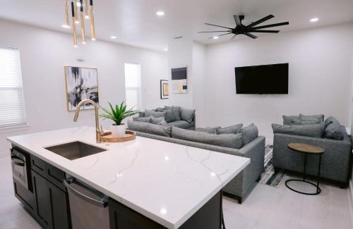 Seventh Ward Apartment | Esplanade Magic 2