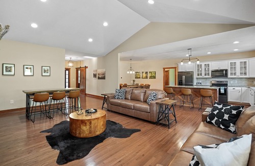 New Plymouth House | Espolon Ranch | Outdoor Igloo | Pickleball
