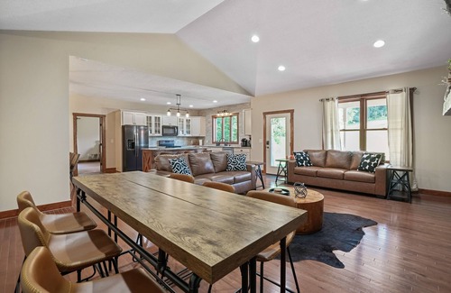 New Plymouth House | Espolon Ranch | Outdoor Igloo | Pickleball