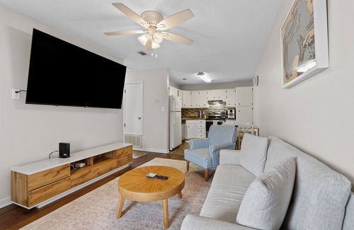 Gulf Breeze Condo | Espresso Lover’s Condo| 2BR|Near Beaches