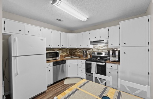 Gulf Breeze Condo | Espresso Lover’s Condo| 2BR|Near Beaches