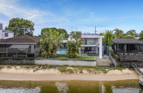 Broadbeach Waters House | Essence House - 4 Bedroom Holiday Home