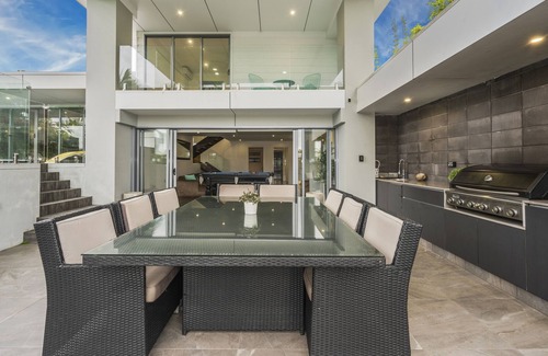 Broadbeach Waters House | Essence House - 4 Bedroom Holiday Home