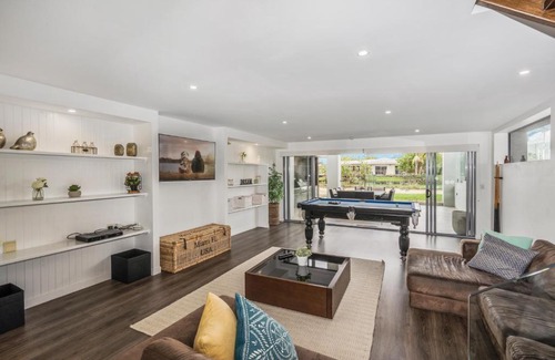 Broadbeach Waters House | Essence of Broadbeach - Luxury Broadbeach Family Escape with Pool