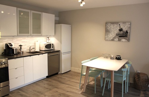 Collingwood Condo | Essence Suites Modern Condo *Collingwood *King Bed *Lake *Beach *Mountains *Spa
