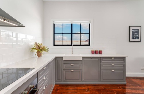 Cessnock House | Est 1910 Luxury in the Hunter Valley- Ducted AirCon & close to everything!