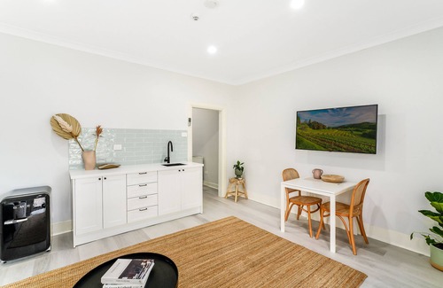 Cessnock House | Est 1910 Luxury in the Hunter Valley- Ducted AirCon & close to everything!