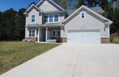 Riverdale House | Estate Built for Comfort.
