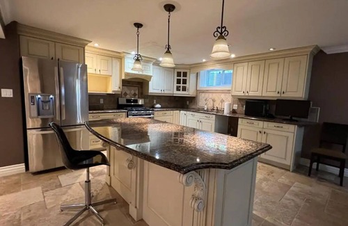 Cambridge House | Estate by city of Cambridge on 5 acres, 6 bedrooms, pool, tennis court & more