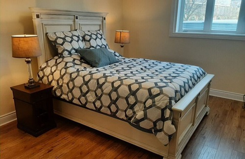 Ottawa Division House | Estate guest house 2BR-queen