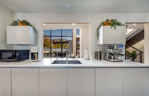 Tucson House | Estate/Home & Guesthouse/2 Pools/7 BR & 5 BA