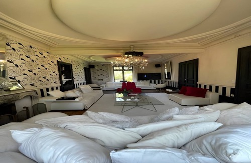 Saint-Pavace House | Estate in Saint-Pavace near Le Mans Circuit