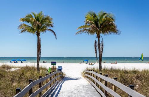 Fort Myers Beach Apartment | Estero Island Beach Villas 204