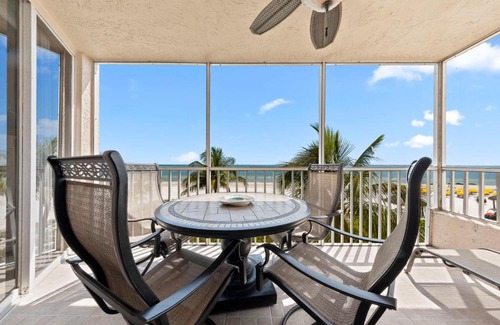 Fort Myers Beach Apartment | Estero Island Beach Villas 304, Sleeps 6, 2 Bedrooms, Gulf Front, Heated Pool